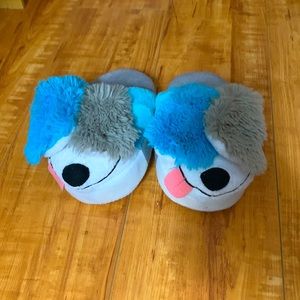 Kids dog slippers with moving peekaboo ears